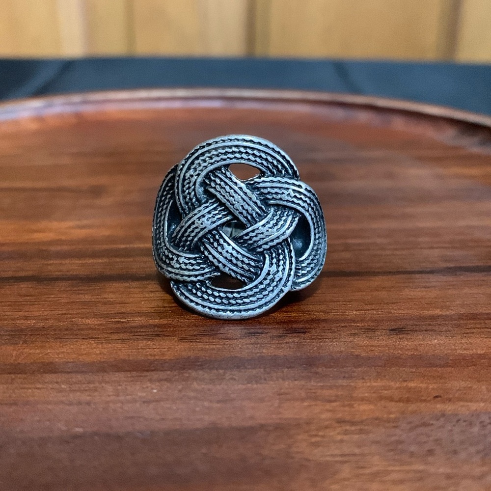 Silver tone celtic knot stretch ring